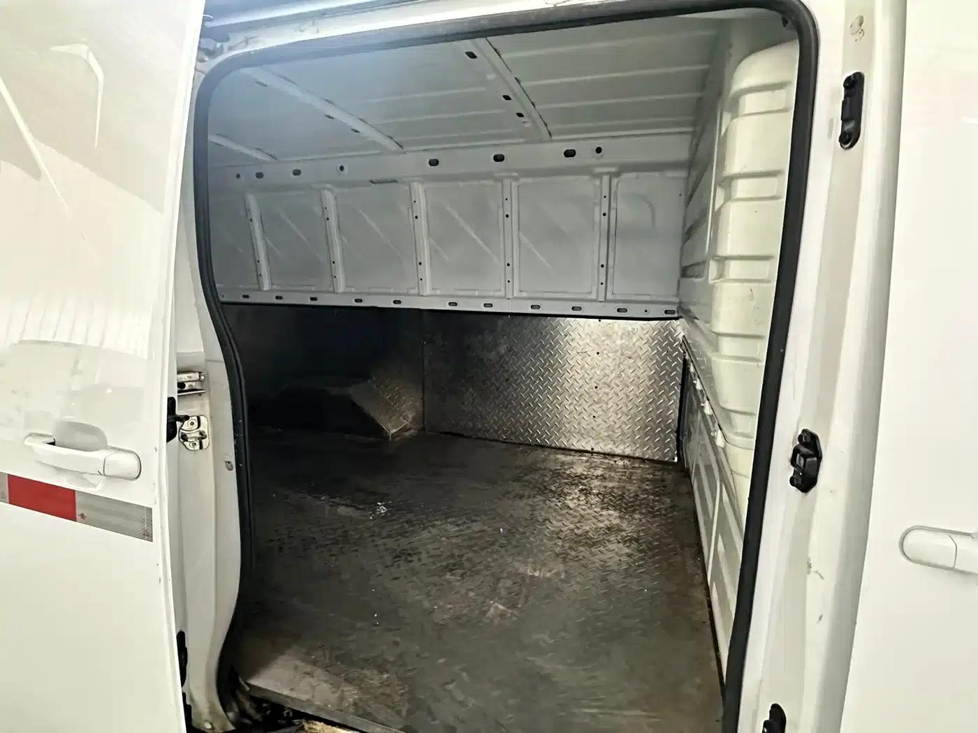 Wuling Yangguang 2024 Model 300km Comfort Edition with Closed Windows 60kW — миниатюра 9