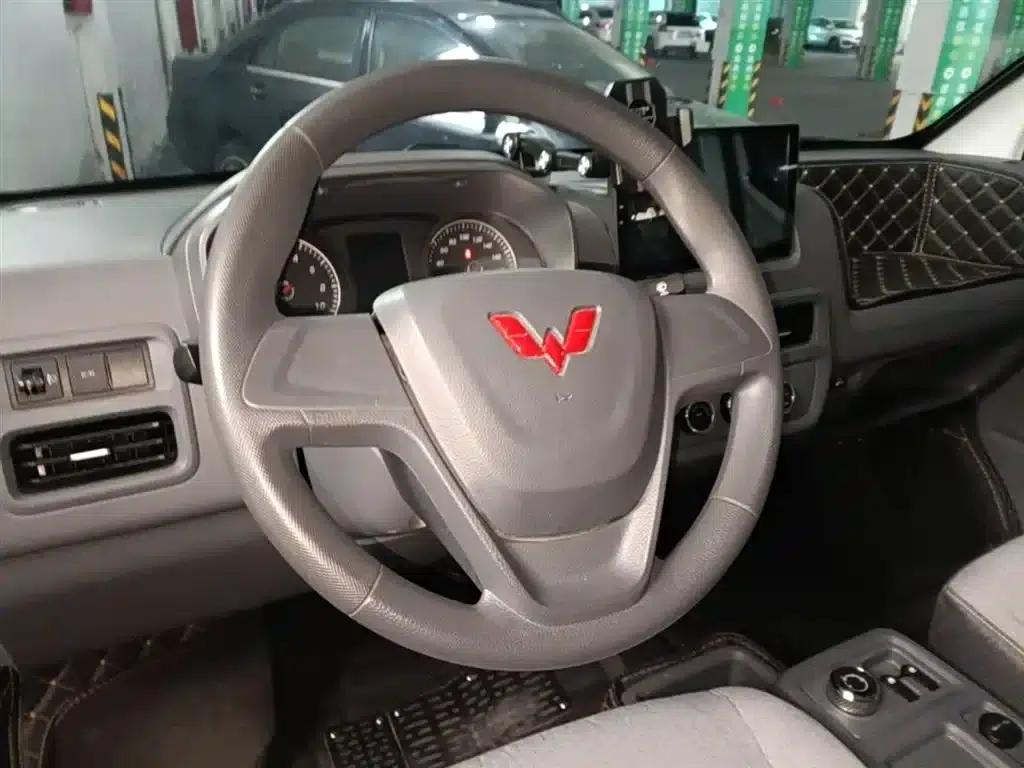 Wuling Yangguang 2024 Model 300km Practical Closed-Window Version 60kW — миниатюра 11