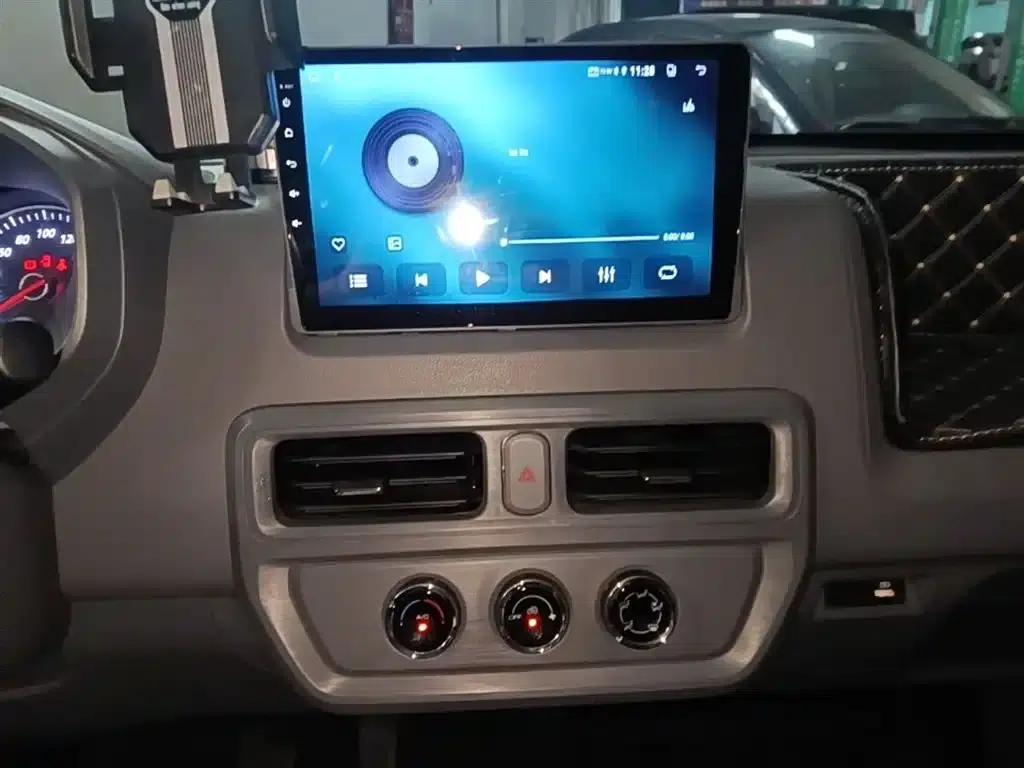 Wuling Yangguang 2024 Model 300km Practical Closed-Window Version 60kW — миниатюра 13
