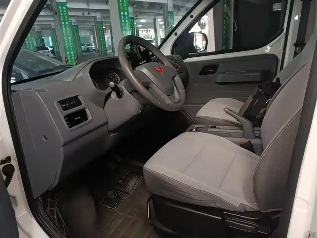 Wuling Yangguang 2024 Model 300km Practical Closed-Window Version 60kW — миниатюра 15