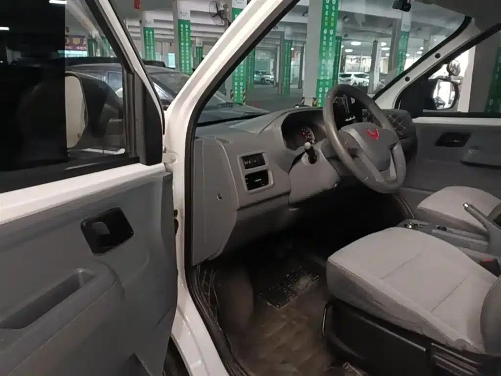 Wuling Yangguang 2024 Model 300km Practical Closed-Window Version 60kW — миниатюра 16
