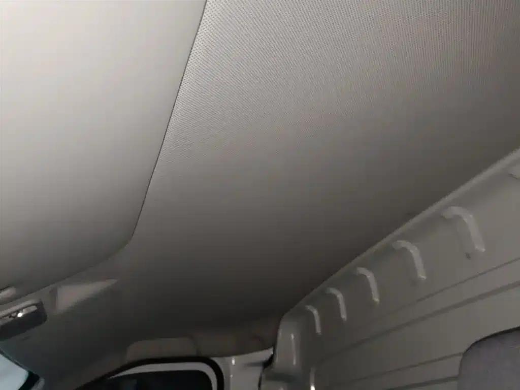 Wuling Yangguang 2024 Model 300km Practical Closed-Window Version 60kW — миниатюра 18