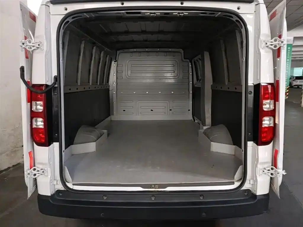 Wuling Yangguang 2024 Model 300km Practical Closed-Window Version 60kW — миниатюра 19