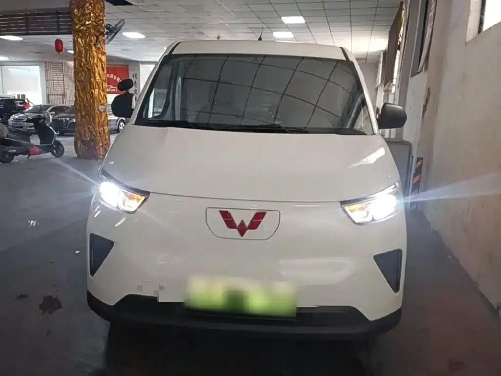 Wuling Yangguang 2024 Model 300km Practical Closed-Window Version 60kW — миниатюра 3