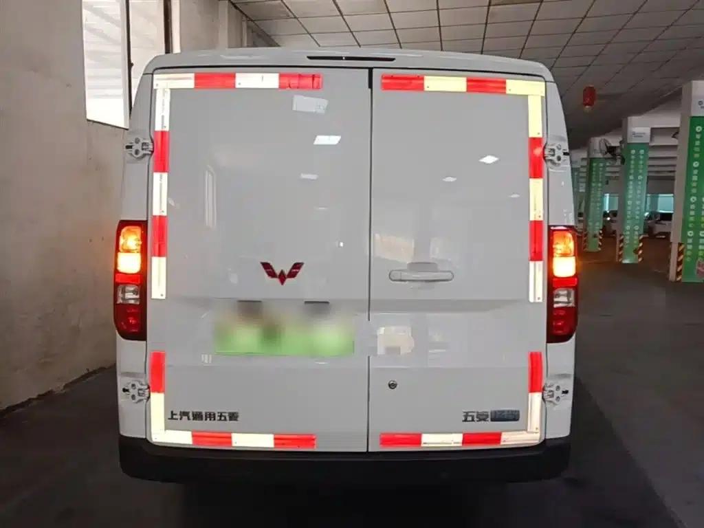 Wuling Yangguang 2024 Model 300km Practical Closed-Window Version 60kW — миниатюра 6