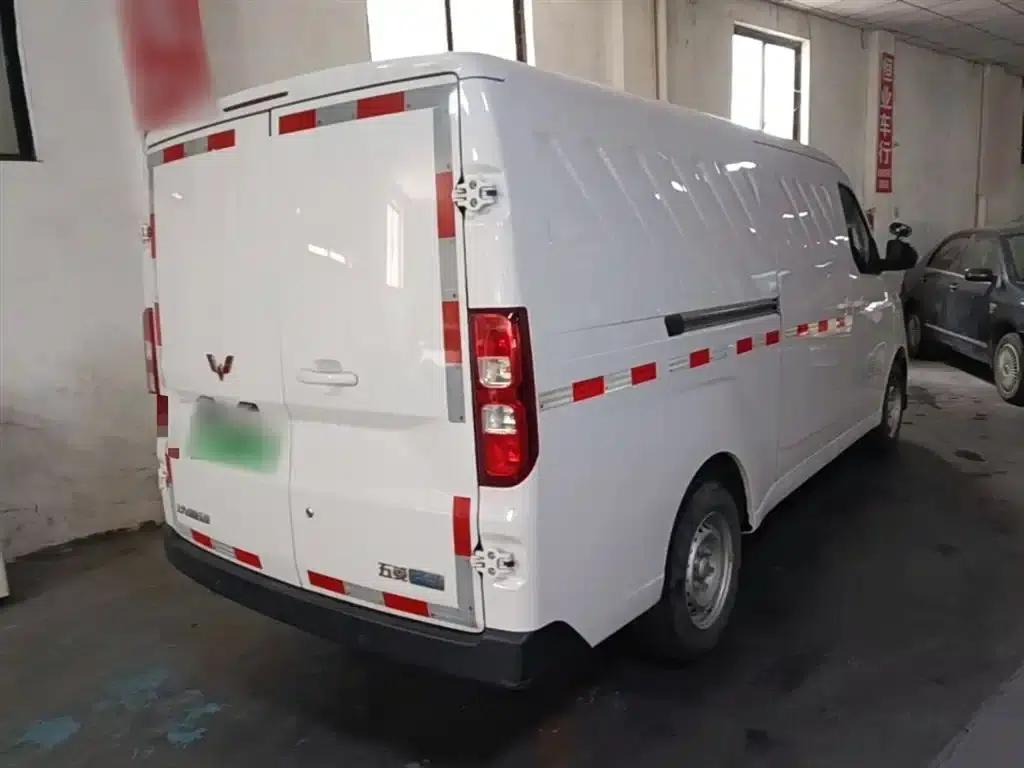 Wuling Yangguang 2024 Model 300km Practical Closed-Window Version 60kW — миниатюра 7
