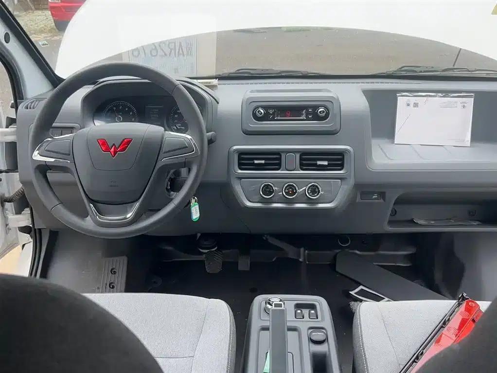 Wuling Yangguang 2024 Model 300km Comfort Bus Version 75kW — миниатюра 13