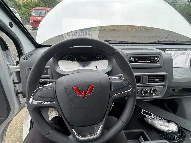 Wuling Yangguang 2024 Model 300km Comfort Bus Version 75kW — миниатюра 14