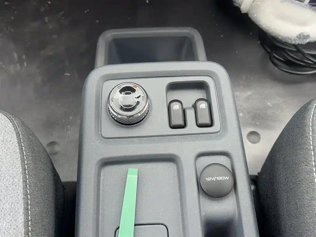Wuling Yangguang 2024 Model 300km Comfort Bus Version 75kW — миниатюра 18