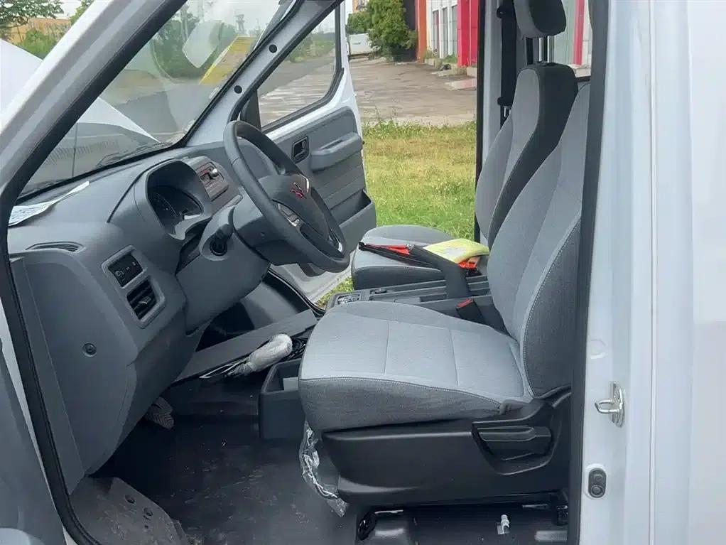 Wuling Yangguang 2024 Model 300km Comfort Bus Version 75kW — миниатюра 19