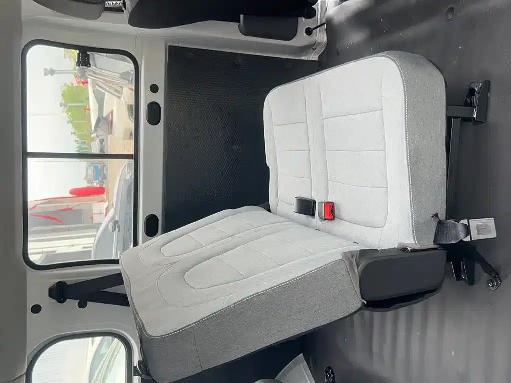 Wuling Yangguang 2024 Model 300km Comfort Bus Version 75kW — миниатюра 21