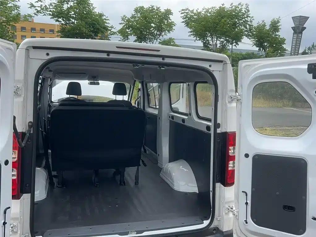 Wuling Yangguang 2024 Model 300km Comfort Bus Version 75kW — миниатюра 23