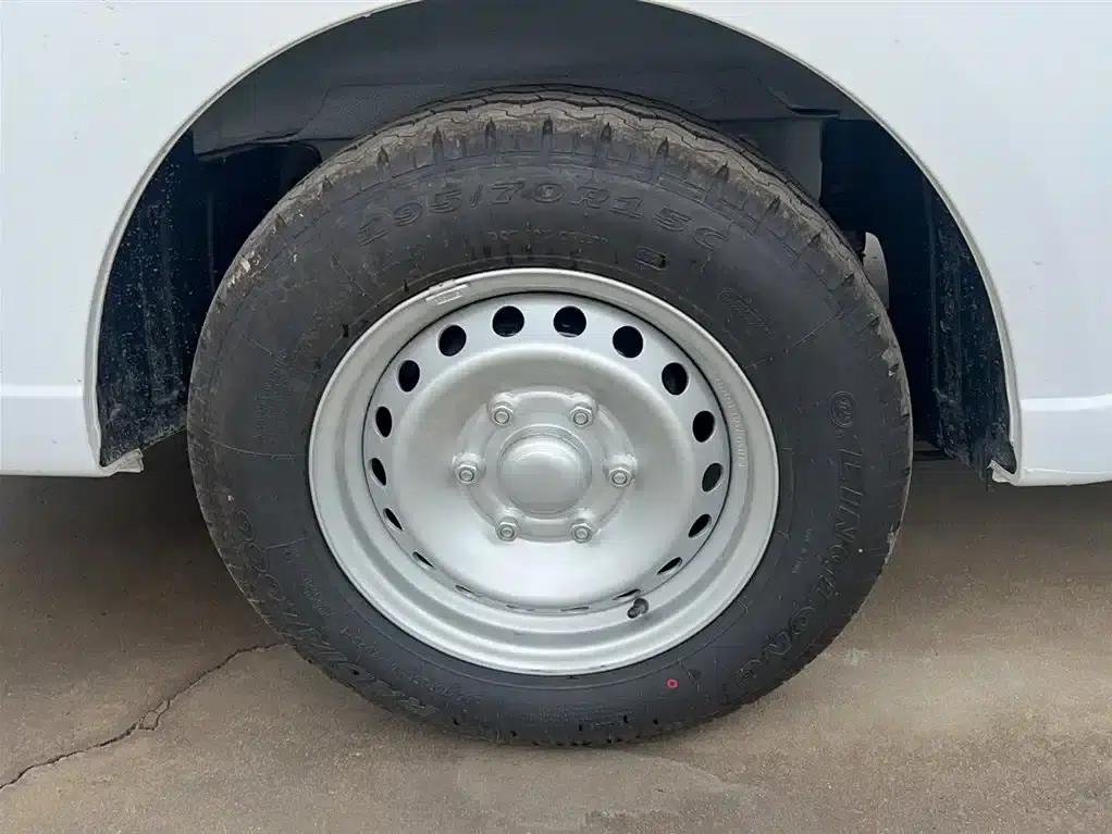 Wuling Yangguang 2024 Model 300km Comfort Bus Version 75kW — миниатюра 25