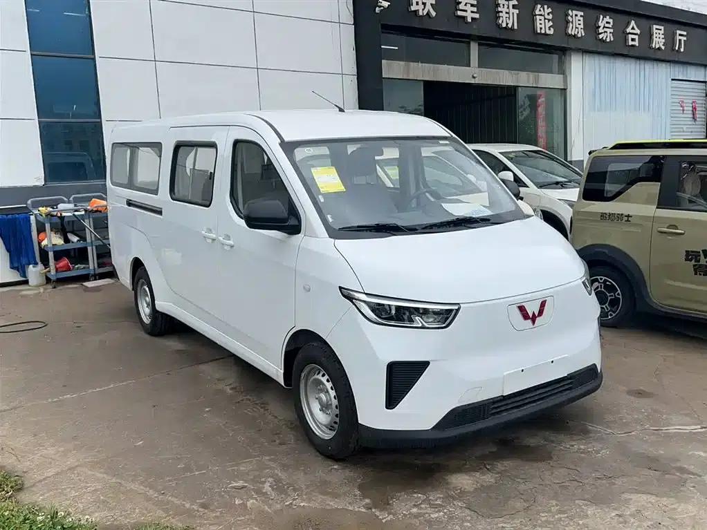 Wuling Yangguang 2024 Model 300km Comfort Bus Version 75kW — миниатюра 4