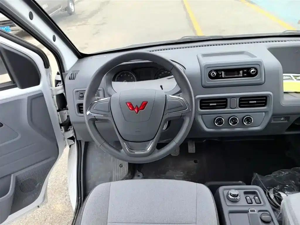 Wuling Yangguang 2024 Model 300km Comfort Bus Version 75kW — миниатюра 11
