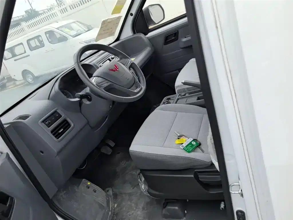 Wuling Yangguang 2024 Model 300km Comfort Bus Version 75kW — миниатюра 15