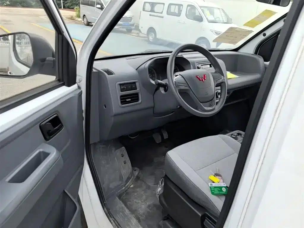 Wuling Yangguang 2024 Model 300km Comfort Bus Version 75kW — миниатюра 16