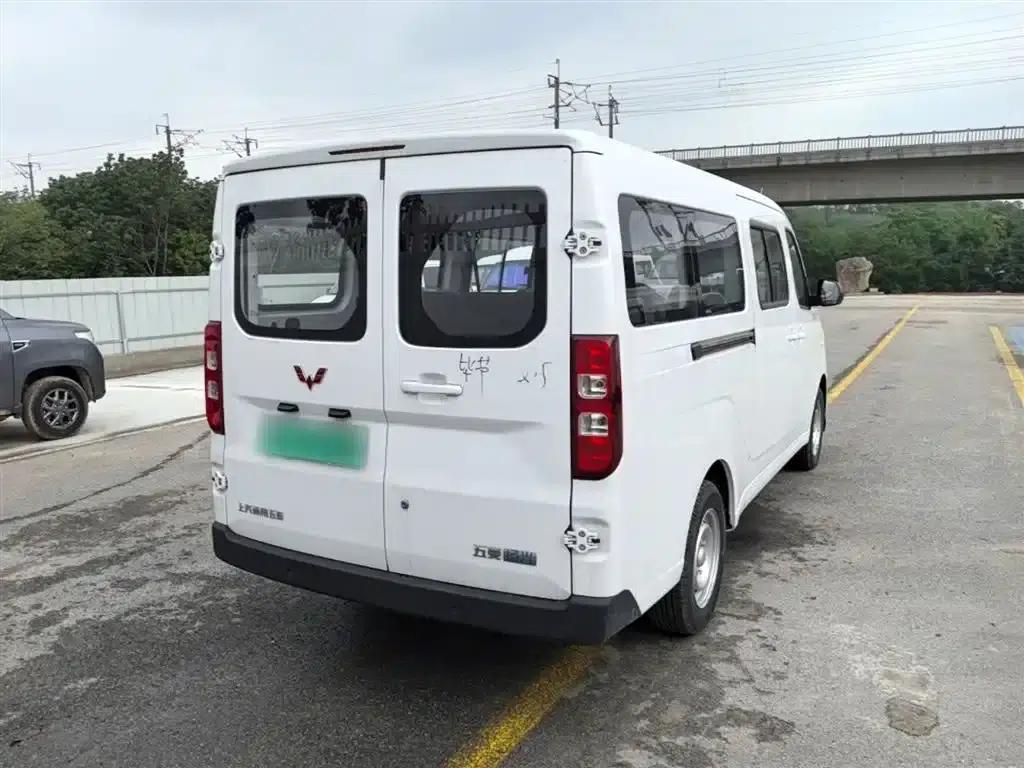 Wuling Yangguang 2024 Model 300km Comfort Bus Version 75kW — миниатюра 7