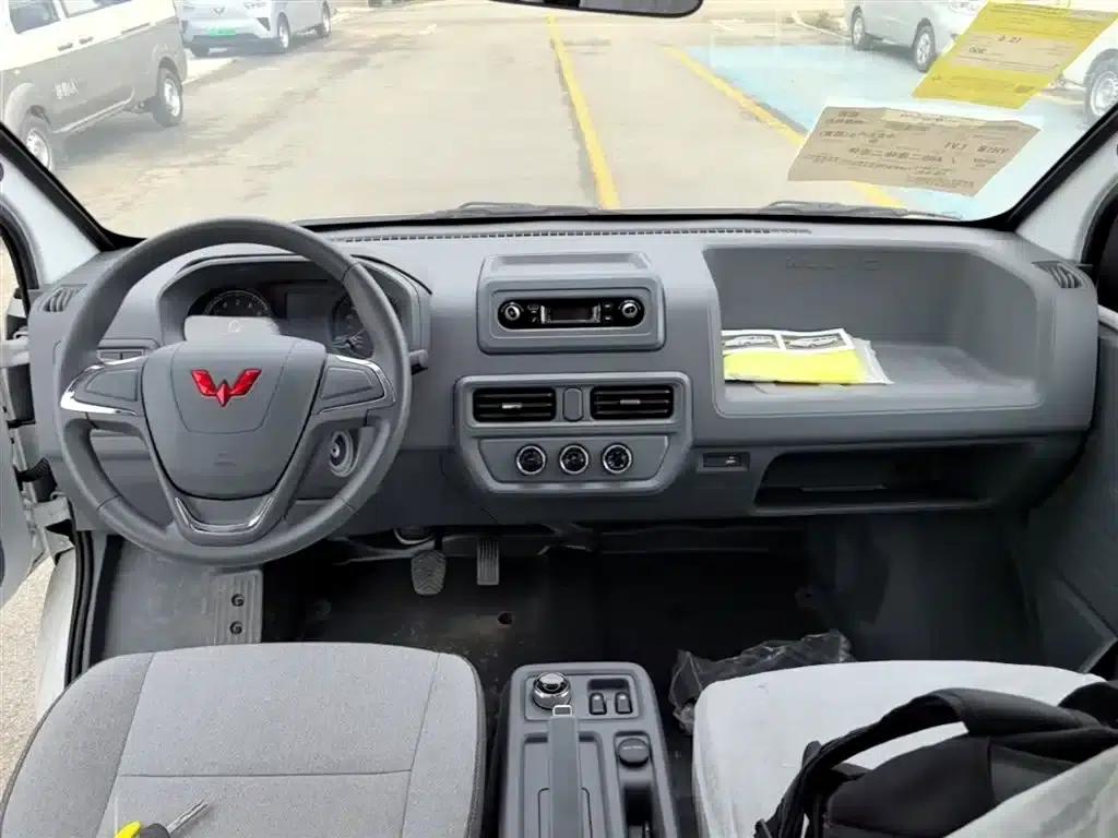 Wuling Yangguang 2024 Model 300km Comfort Bus Version 75kW — миниатюра 10