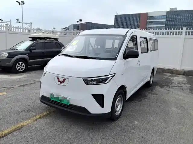Wuling Yangguang 2024 Model 300km Comfort Bus Version 75kW