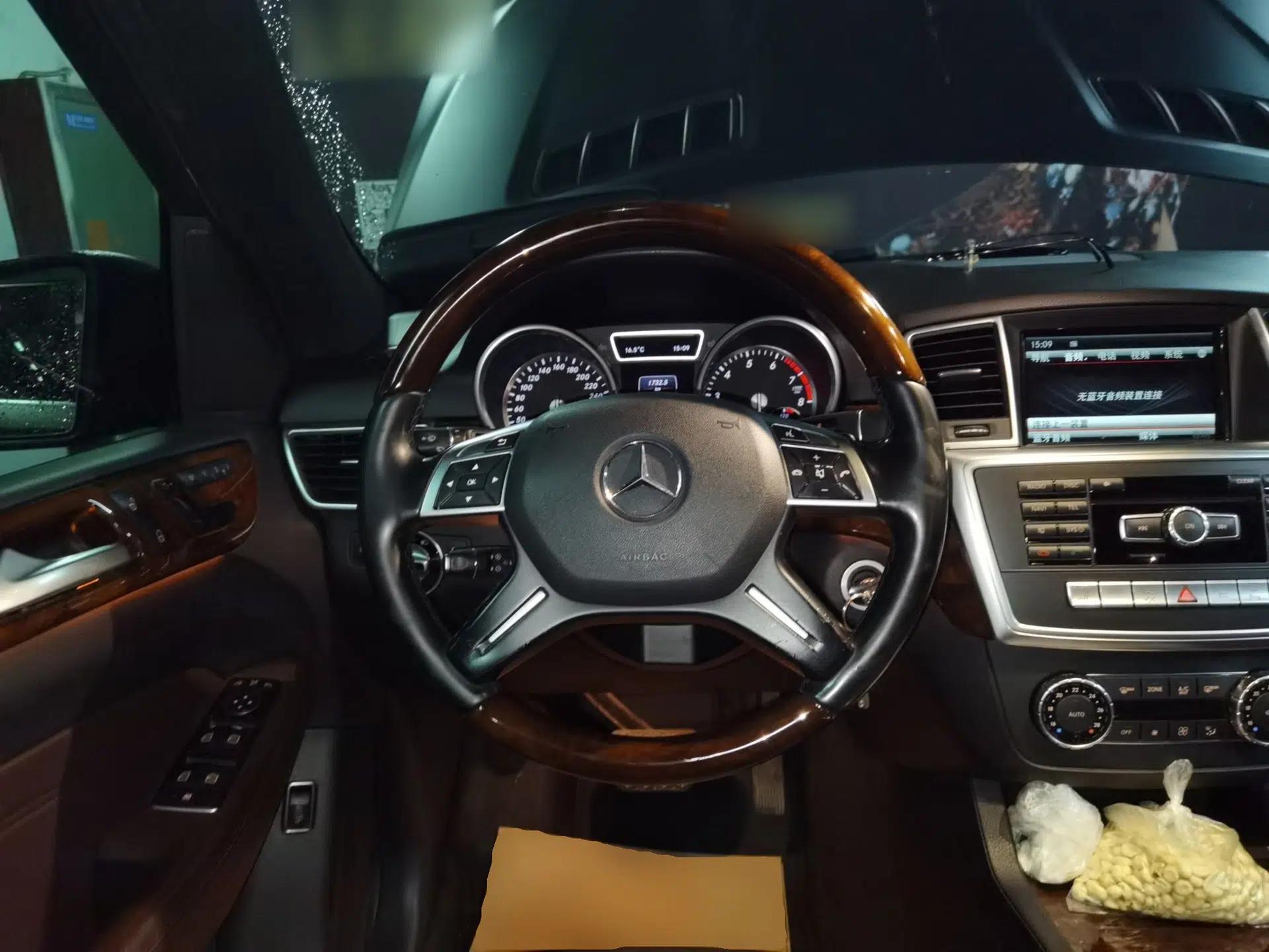 Mercedes-Benz M-Class 2014 ML 400 4MATIC Luxury Model — миниатюра 11