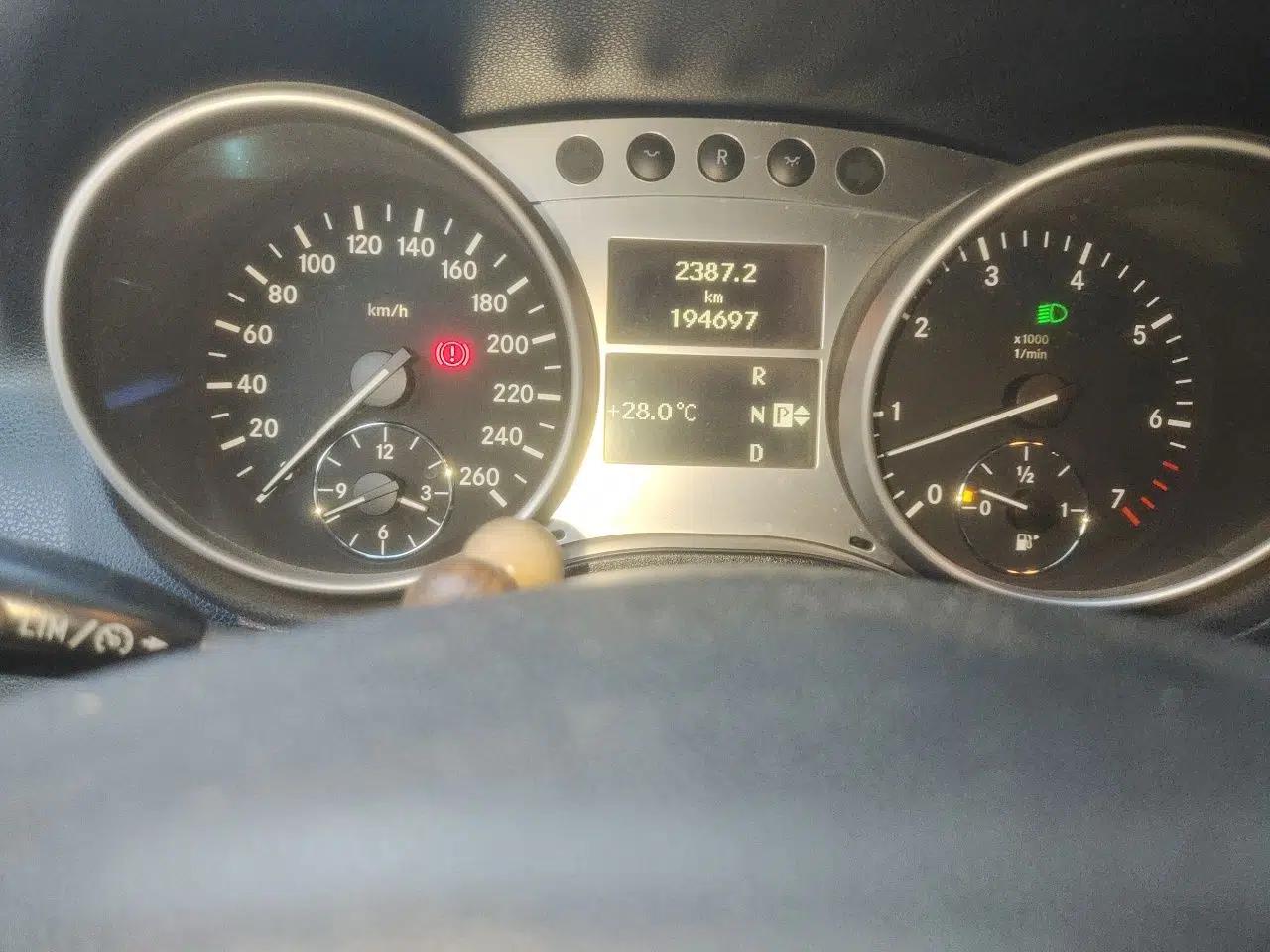 Mercedes-Benz M-Class 2010 ML 300 4MATIC — миниатюра 13
