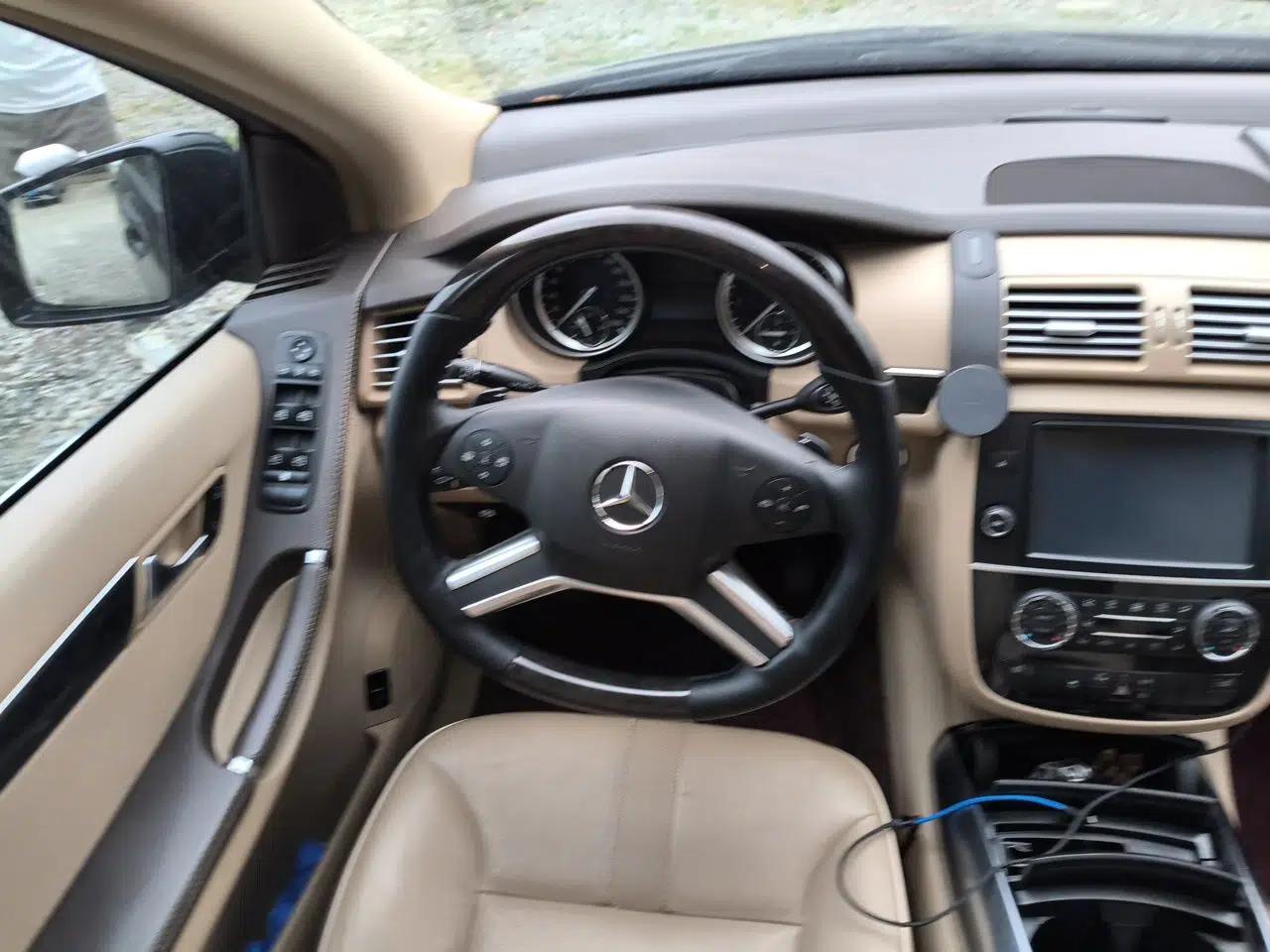 Mercedes-Benz R-Class 2017 R 320 4MATIC Luxury Collection Edition — миниатюра 11