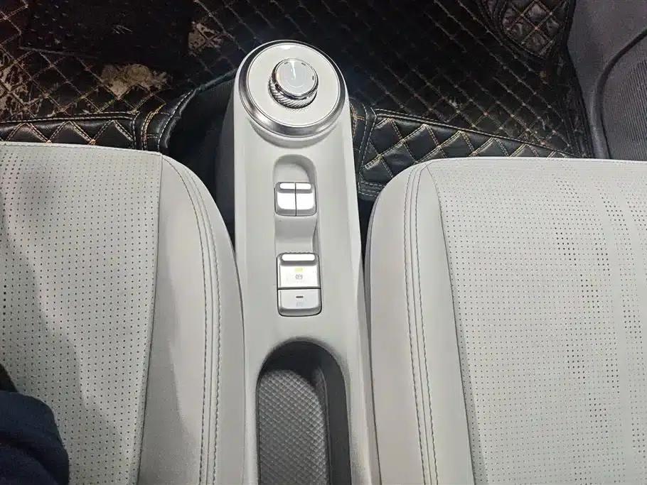 Wuling Air ev Clear Sky 2023 Model, Four-Seat Standard Edition — миниатюра 16