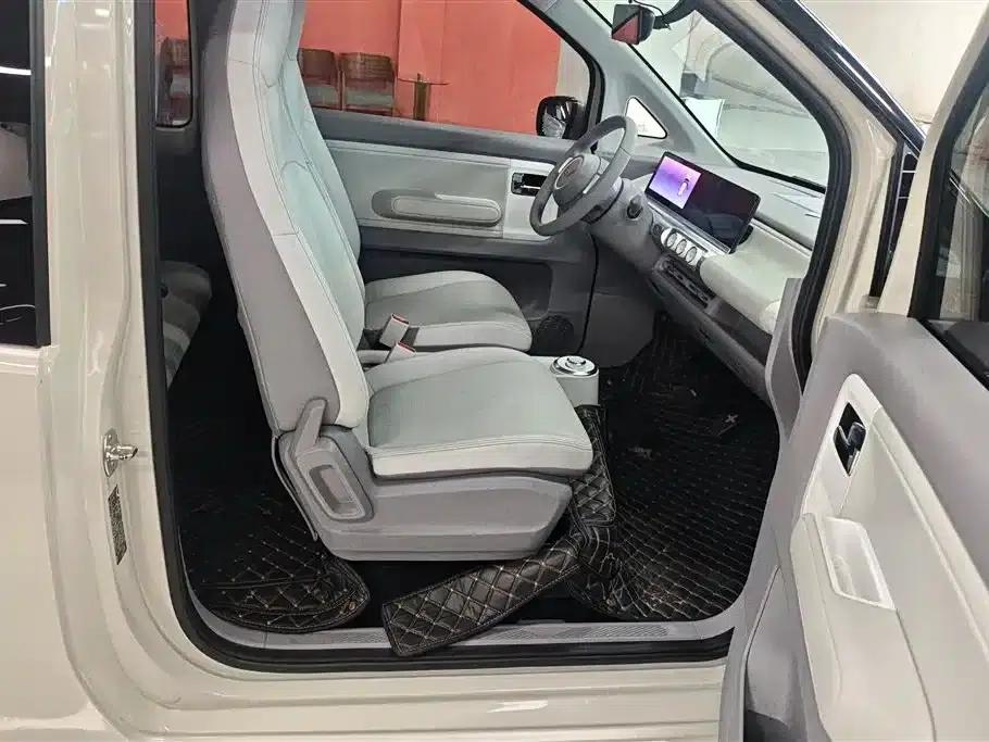 Wuling Air ev Clear Sky 2023 Model, Four-Seat Standard Edition — миниатюра 8