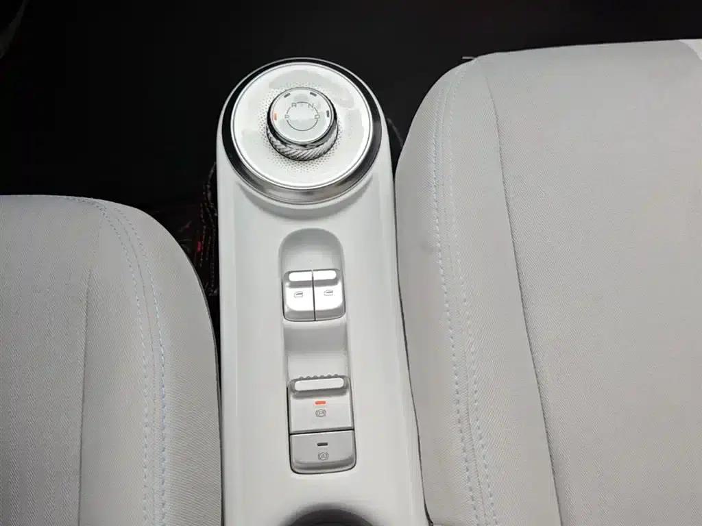 Wuling Air ev Clear Sky 2023 Model, Four-Seat Standard Edition — миниатюра 14