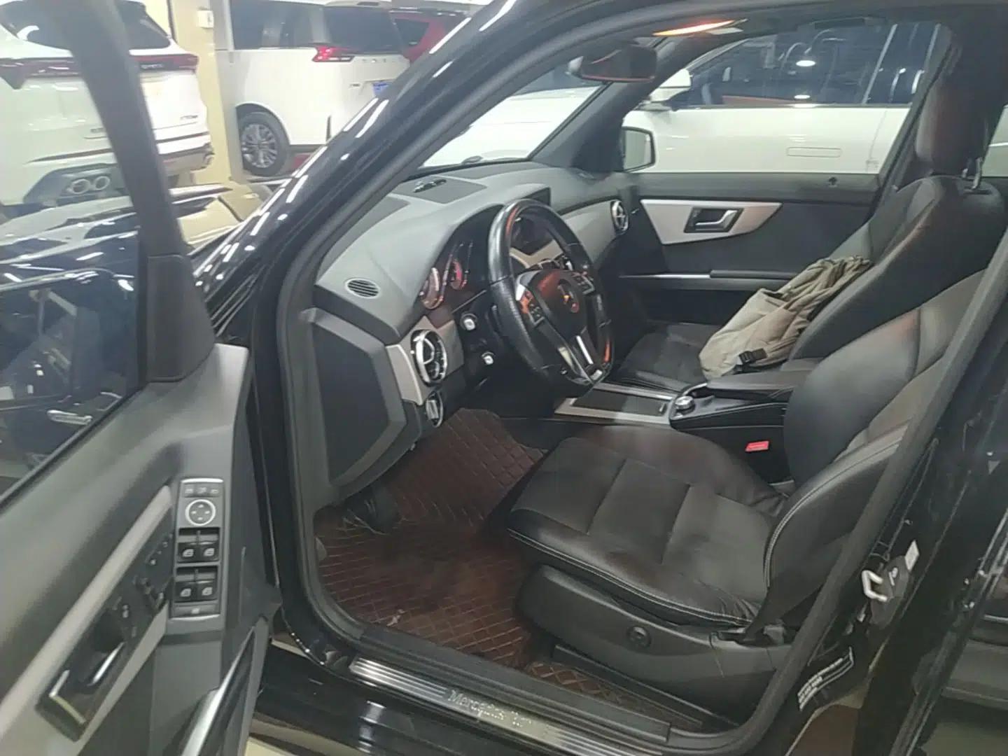Mercedes-Benz GLK-Class 2015 GLK 260 4MATIC Dynamic Edition Ultimate Version — миниатюра 19