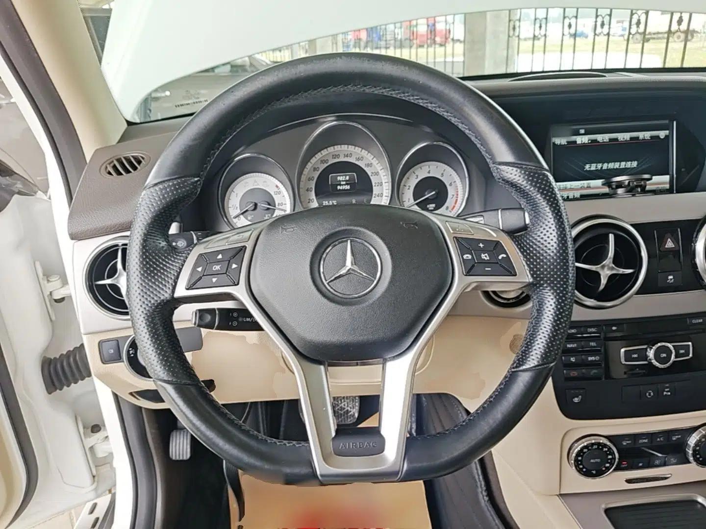 Mercedes-Benz GLK-Class 2015 GLK 300 4MATIC Fashion Edition Ultimate Version — миниатюра 13