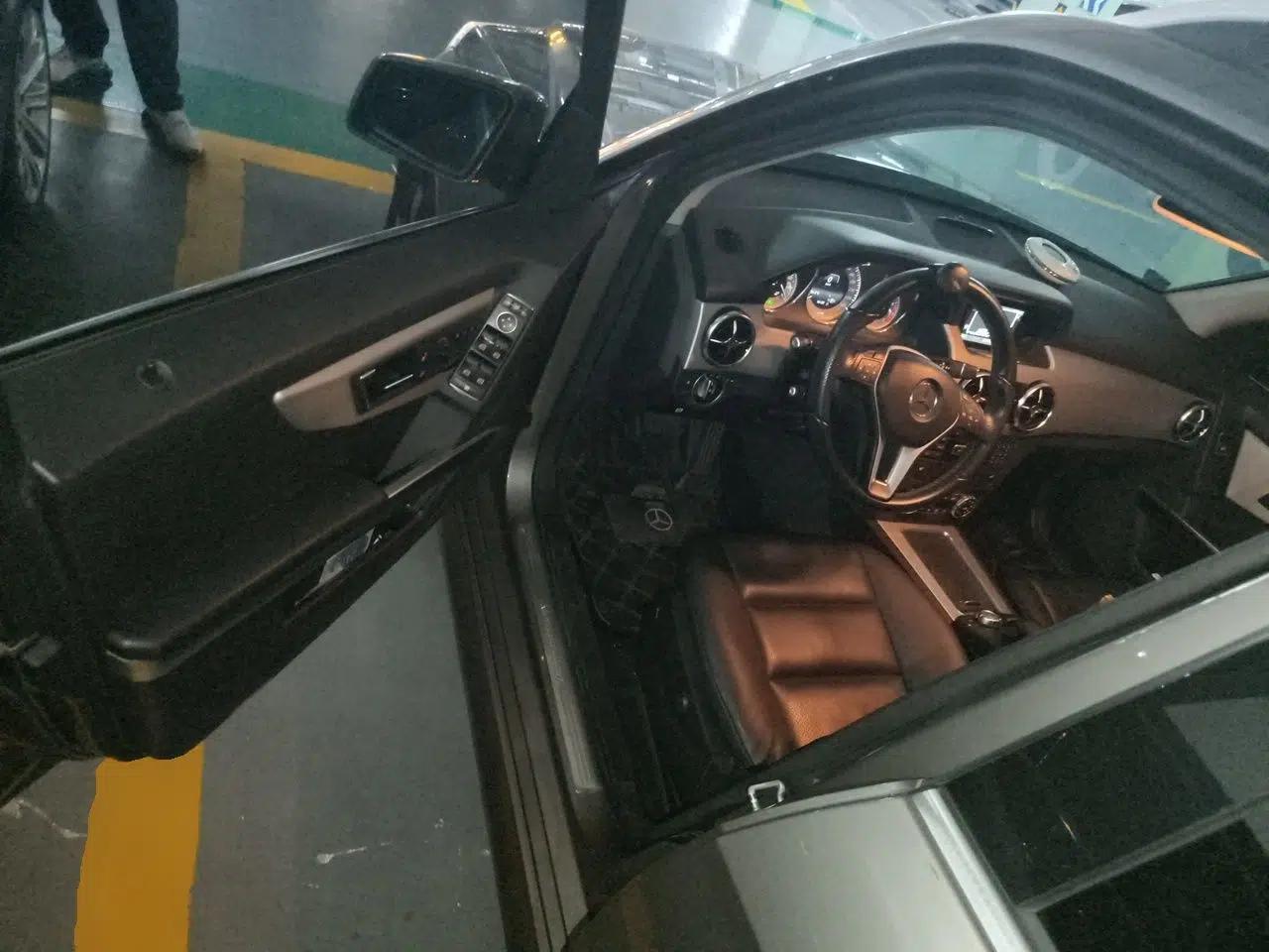 Mercedes-Benz GLK-Class 2013 GLK 300 4MATIC Dynamic Sunroof Model — миниатюра 17