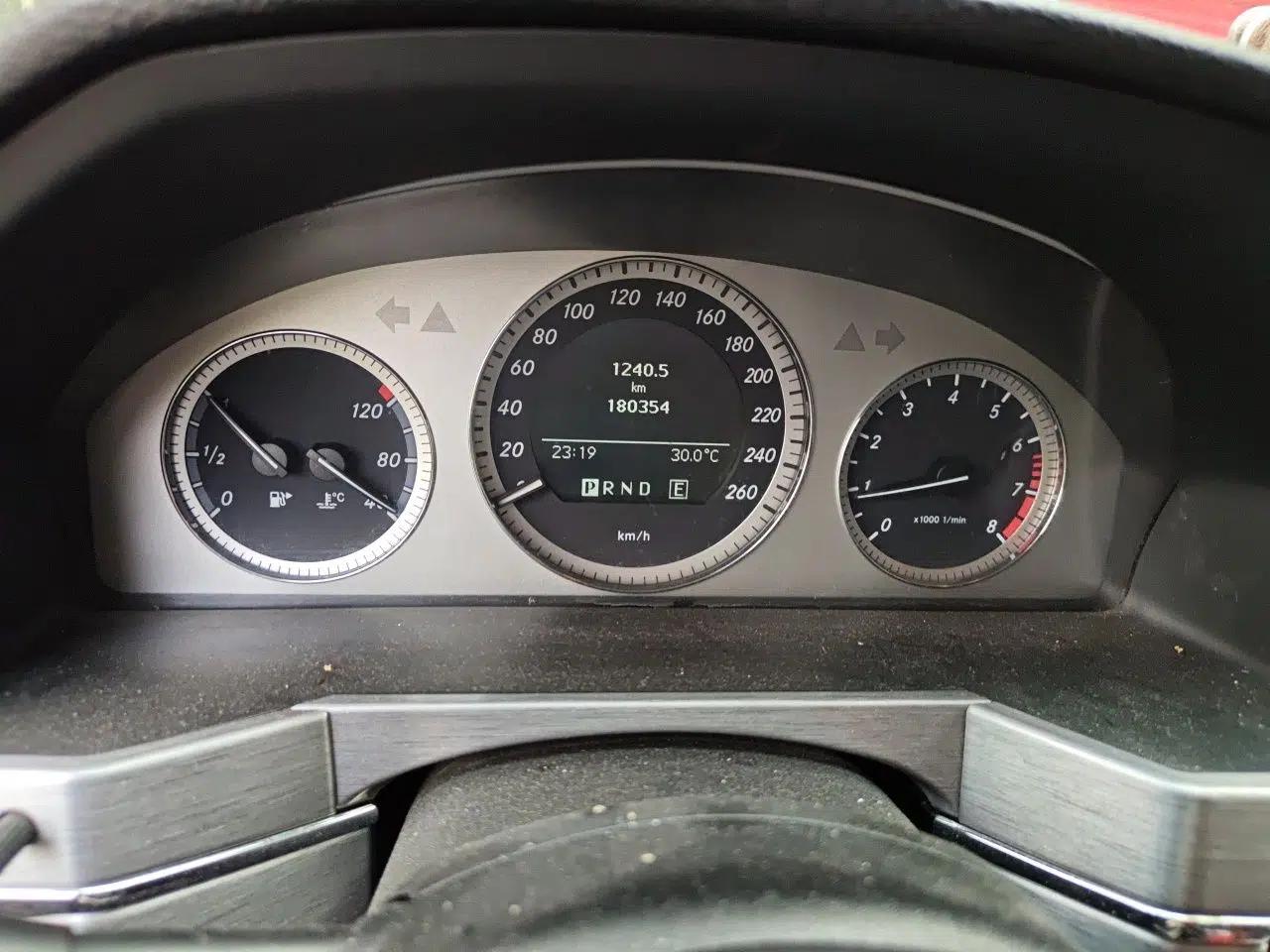 Mercedes-Benz GLK-Class 2011 GLK 300 4MATIC Fashion Model — миниатюра 13