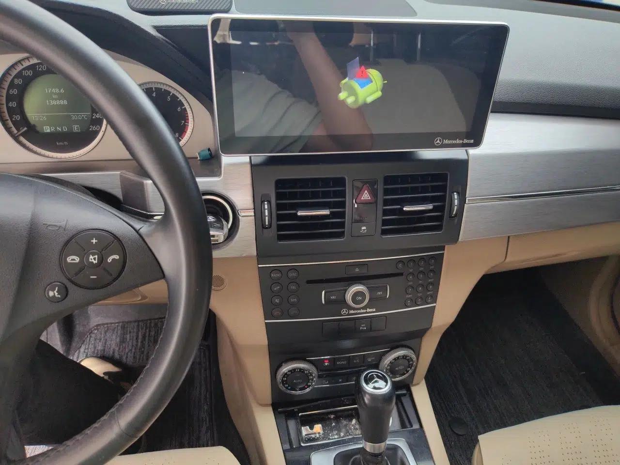 Mercedes-Benz GLK-Class 2010 GLK 300 4MATIC Fashion Model — миниатюра 14