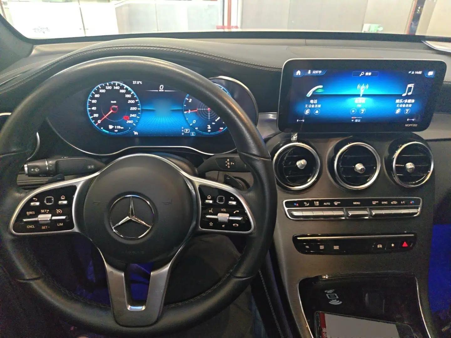 Mercedes-Benz GLC Coupe 2020 GLC 260 4MATIC Coupe SUV — миниатюра 13