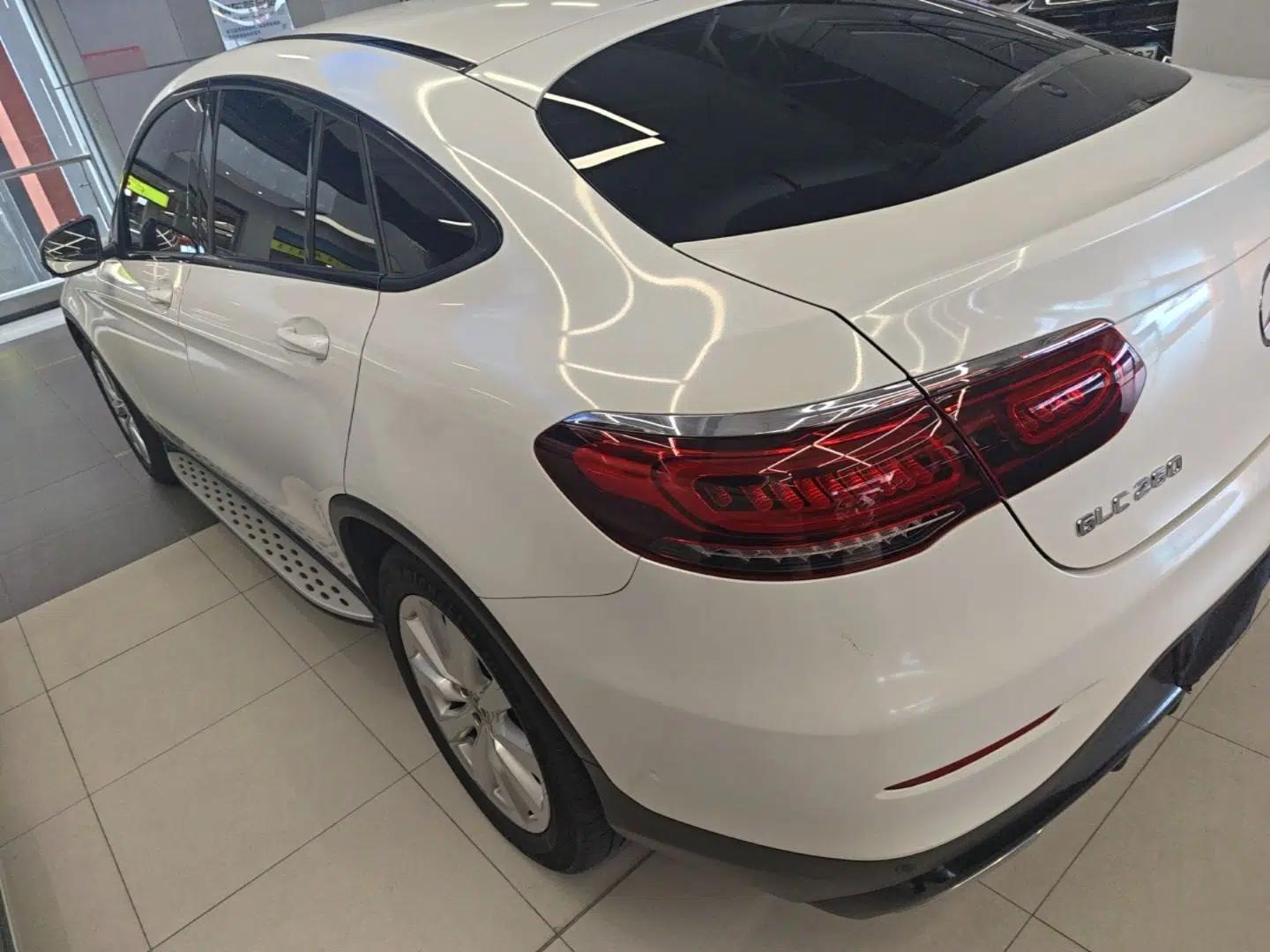 Mercedes-Benz GLC Coupe 2020 GLC 260 4MATIC Coupe SUV — миниатюра 4