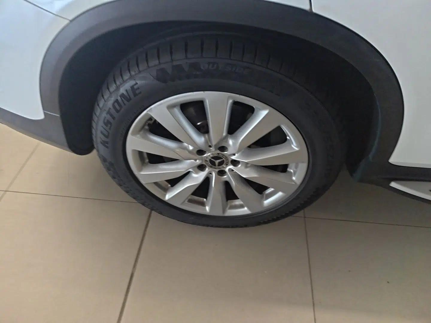 Mercedes-Benz GLC Coupe 2020 GLC 260 4MATIC Coupe SUV — миниатюра 10