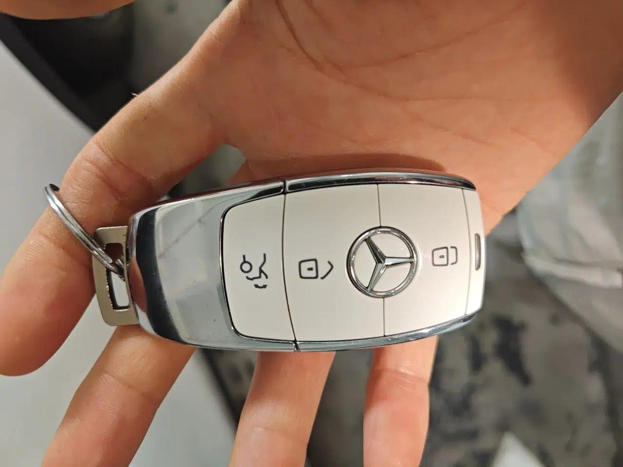 Mercedes-Benz GLC Coupe 2020 GLC 260 4MATIC Coupe SUV — миниатюра 9
