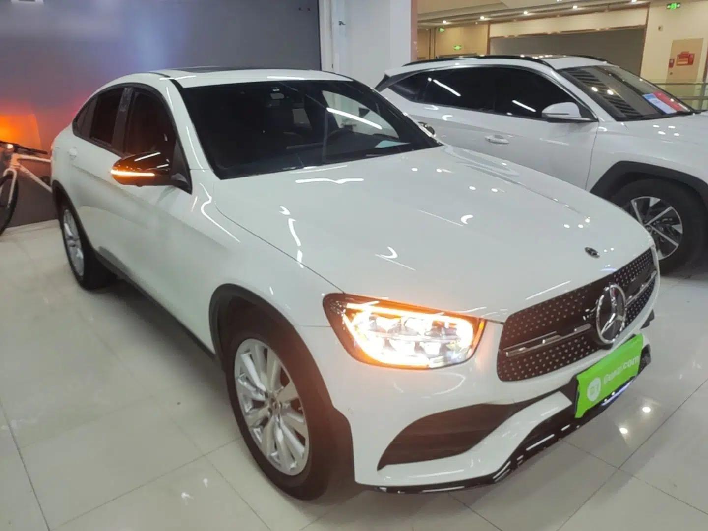 Mercedes-Benz GLC Coupe 2020 GLC 260 4MATIC Coupe SUV — миниатюра 3