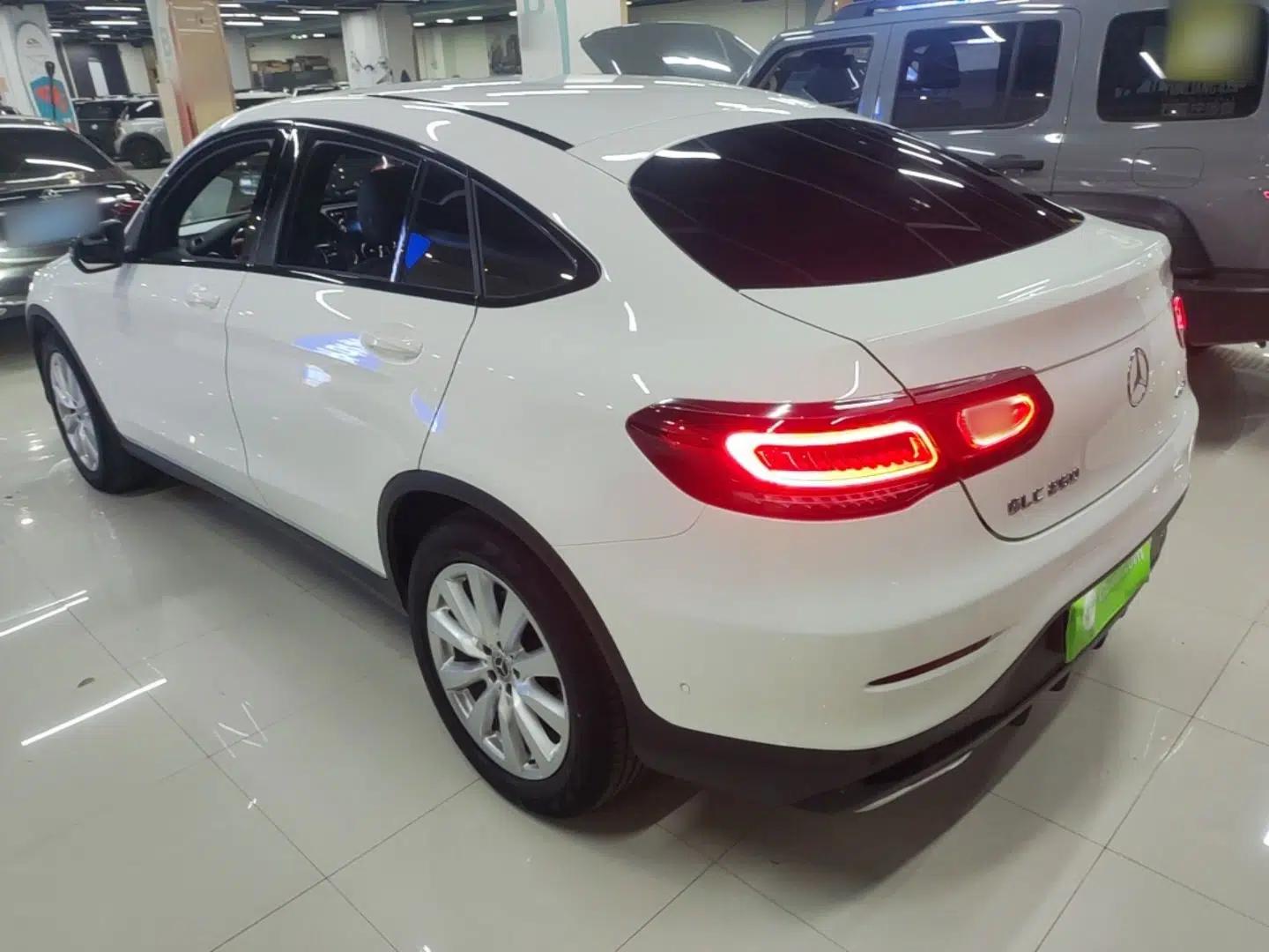 Mercedes-Benz GLC Coupe 2020 GLC 260 4MATIC Coupe SUV — миниатюра 4
