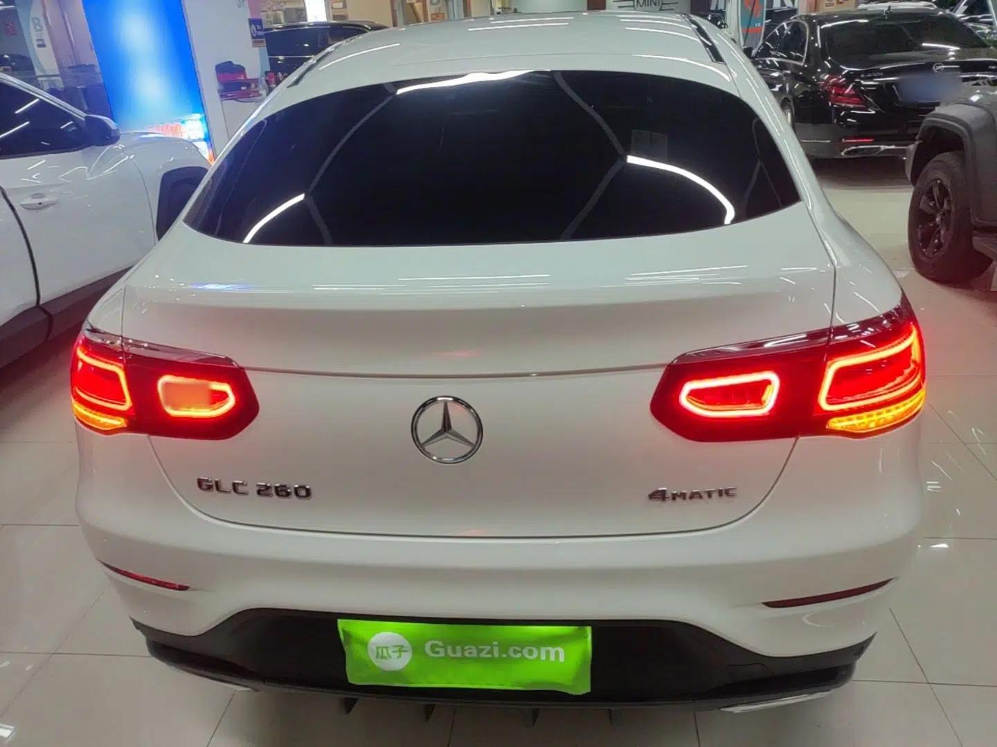 Mercedes-Benz GLC Coupe 2020 GLC 260 4MATIC Coupe SUV — миниатюра 5