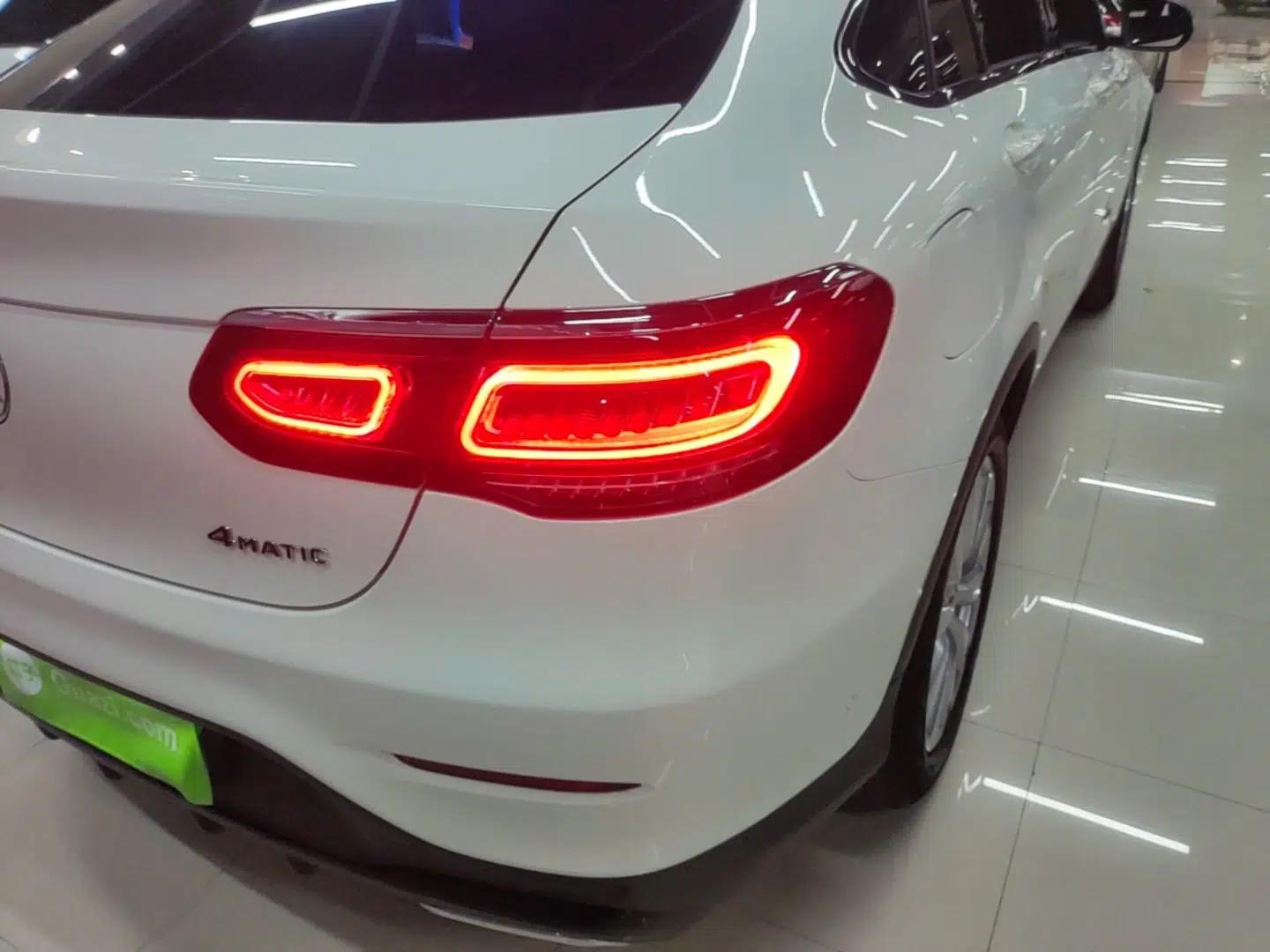 Mercedes-Benz GLC Coupe 2020 GLC 260 4MATIC Coupe SUV — миниатюра 7