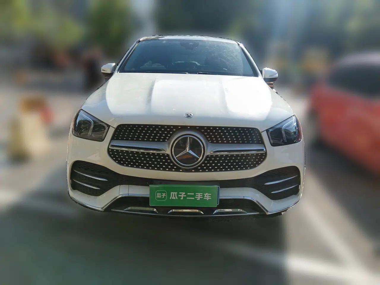 Mercedes-Benz GLE Coupe 2020 GLE 350 4MATIC Coupe SUV Fashion Model — миниатюра 2