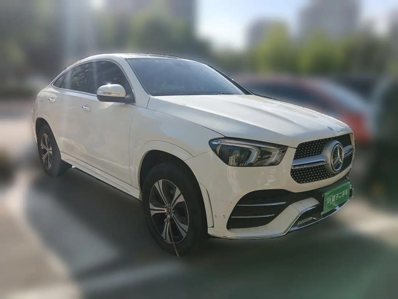 Mercedes-Benz GLE Coupe 2020 GLE 350 4MATIC Coupe SUV Fashion Model — миниатюра 3