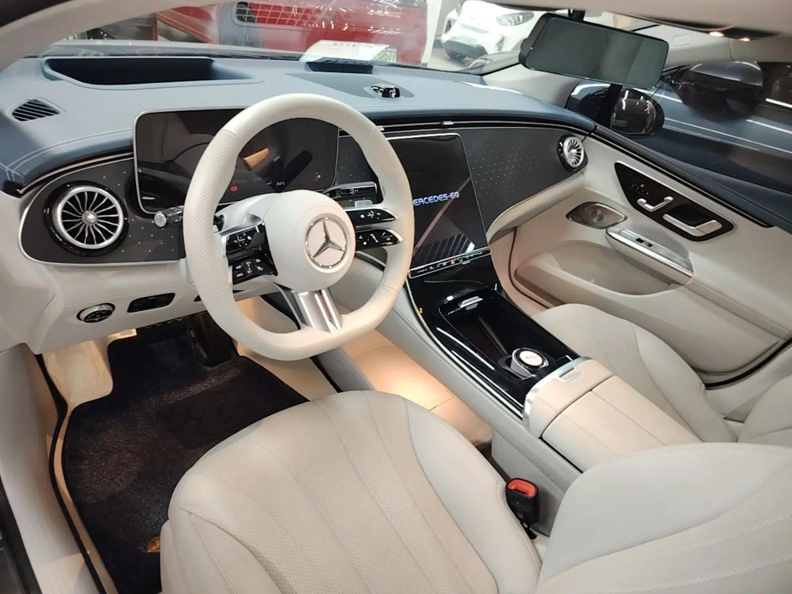 Mercedes-Benz EQE 2022 350 First Edition Special Version — миниатюра 13
