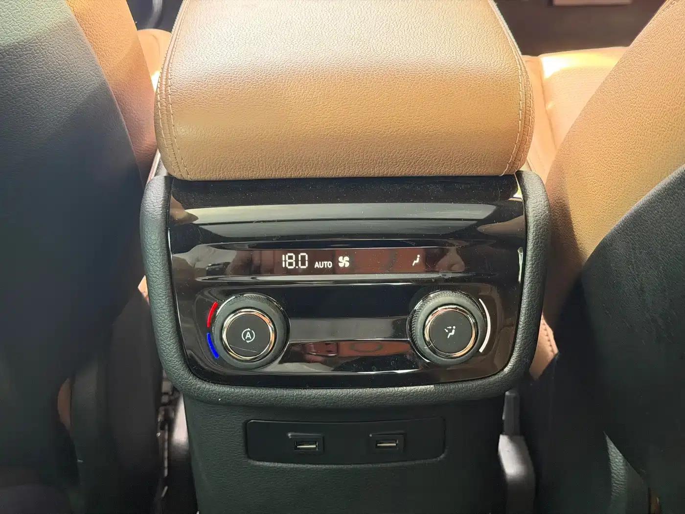 NIO ES8 2020 Model 580KM Six-Seater — миниатюра 6