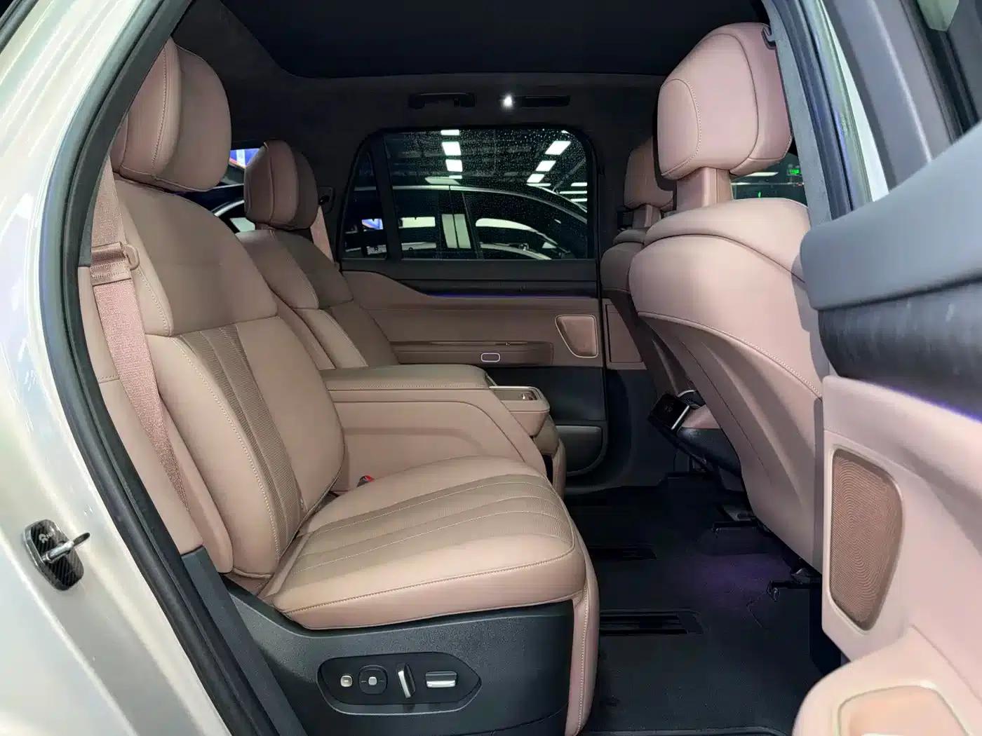 NIO ES8 2024 75kWh Executive Edition — миниатюра 10
