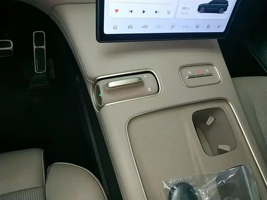 NIO ES8 2023 model 75kWh — миниатюра 14