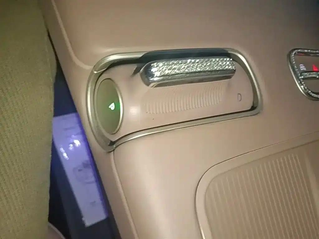 NIO ES8 2024 model 75kWh — миниатюра 14